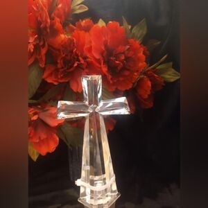 Magnificent 24% lead crystal cross
